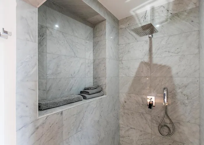 Collection - 101 Republic * Valletta