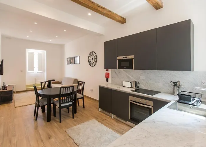 Collection - 101 Republic * Valletta